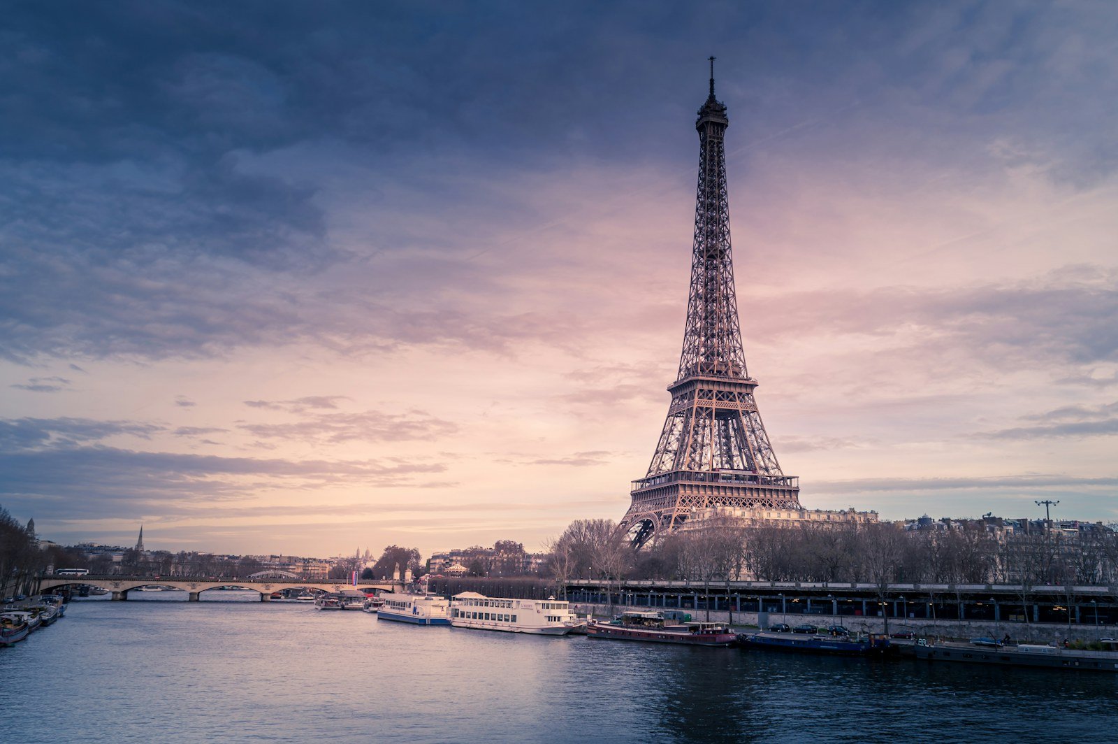 Paris cityscape representing cultural discovery